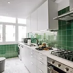 Sabarros - 2 Bedrooms In Alvalade 公寓