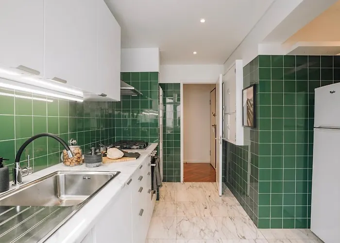 Sabarros - 2 Bedrooms In Alvalade Lägenhet Lisboa