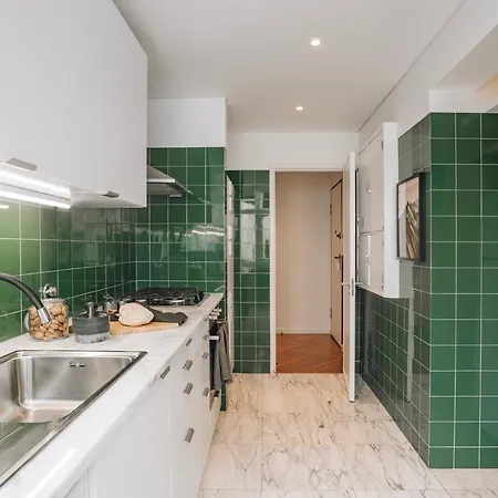 Sabarros - 2 Bedrooms In Alvalade Lejlighed Lisboa