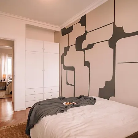 Sabarros - 2 Bedrooms In Alvalade * Lissabon