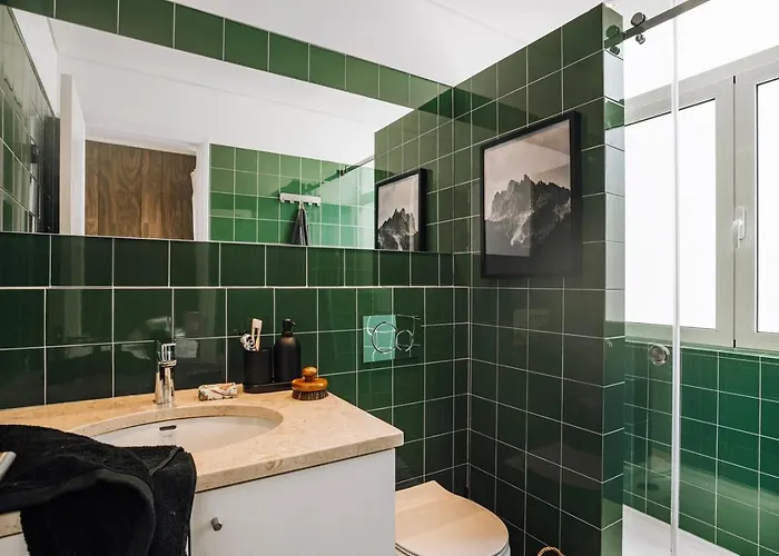 דירה Sabarros - 2 Bedrooms In Alvalade ליסבון