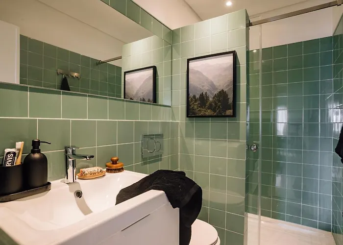 Sabarros - 2 Bedrooms In Alvalade דירה *