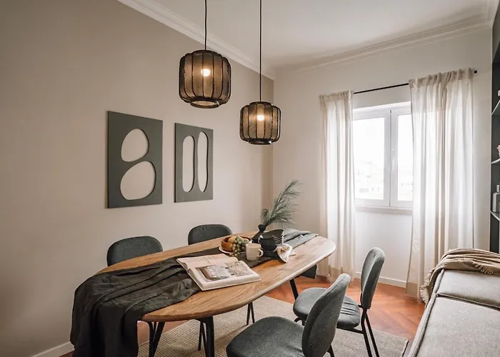 Sabarros - 2 Bedrooms In Alvalade Lisbon