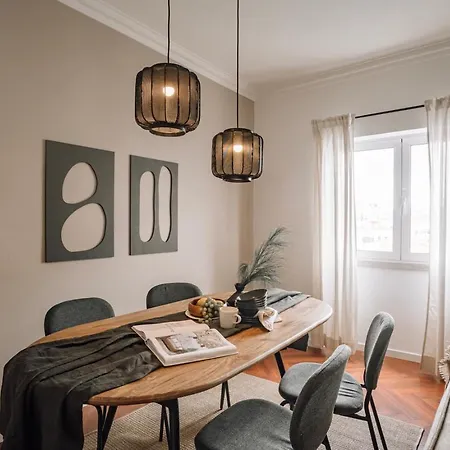 Sabarros - 2 Bedrooms In Alvalade Lisboa